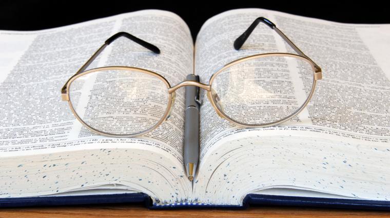 vysoce kvalitní monografie UK